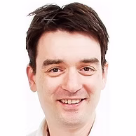Portretfoto van Simon Alberts, de trainer die de Agile training verzorgt.